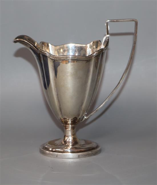 An Edwardian silver cream jug, Thomas Bradbury & Sons, London, 1904, 14.2cm.